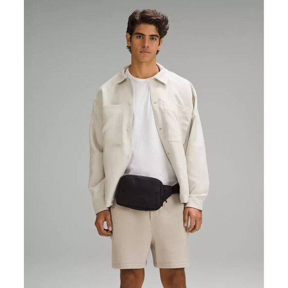 Everywhere Belt Bag Large 2L - Black/Black - Picture 2 of 6